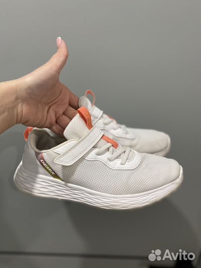 Кроссовки женские