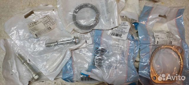 Комплект прокладка, пружина, болты выхлопа
