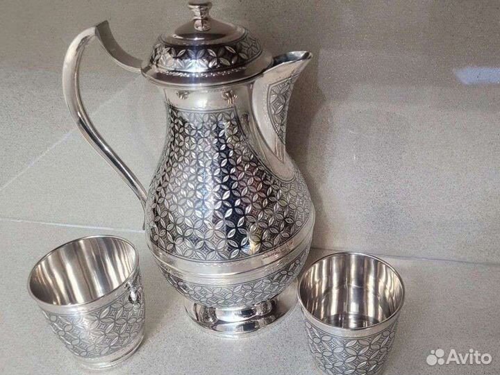 Кувшин и два стакана