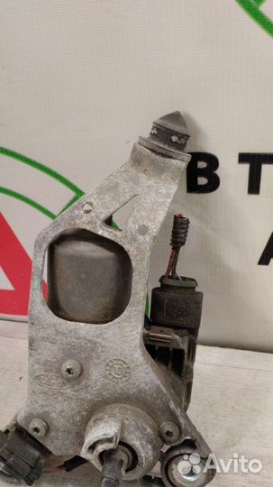 Мотор дворников передний левый Ford Focus CB8 1.6L