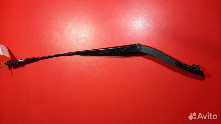 Поводок стеклоочистителя передний левый