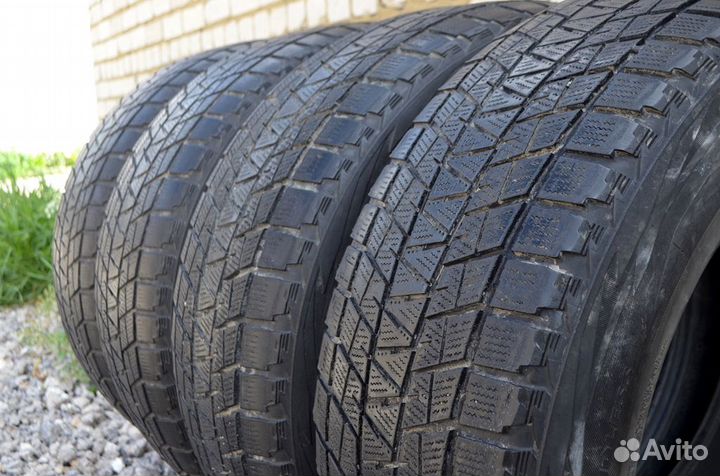 Bridgestone Blizzak DM-V1 275/60 R18