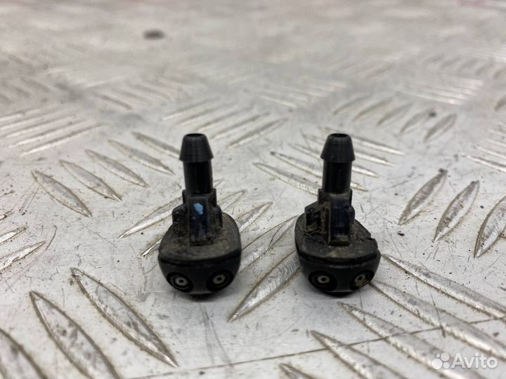 Б/У форсунка омывателя Mazda Demio DW3W B3 1.3 Л