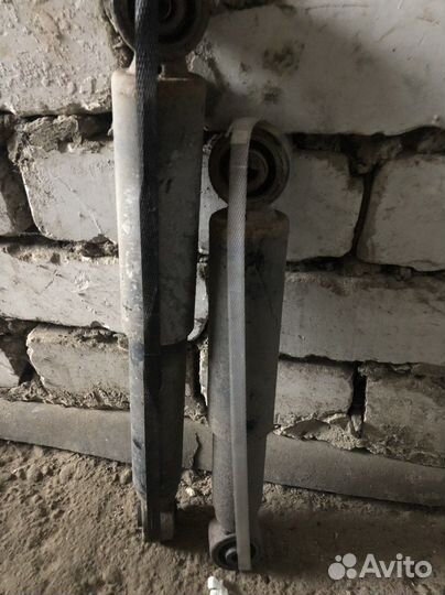 Амортизароты б/у оригинал VW Caddy 3-4