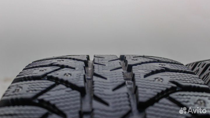 Bridgestone Ice Cruiser 7000S 215/60 R16 96T