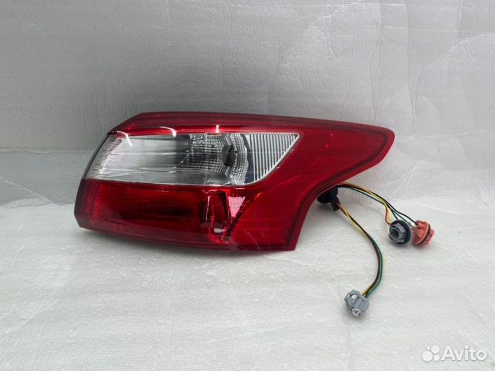 Фонарь наружный задний правый Ford Focus 3