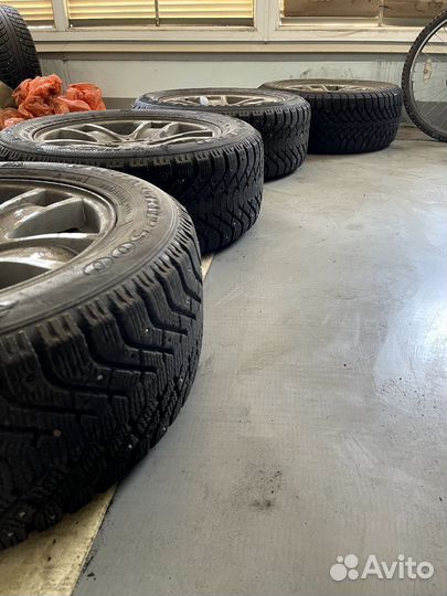 R18 Goodyear UltraGrip 500 255/55, PCD 5x120 DIA 74.1