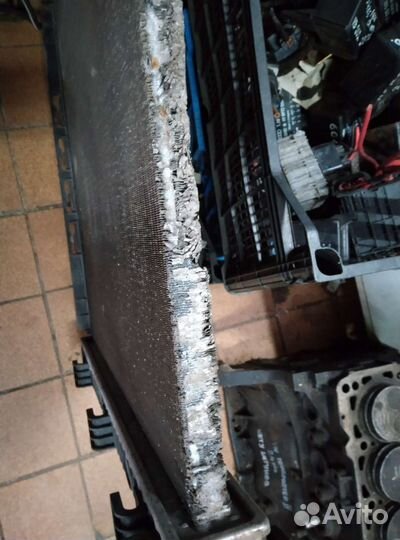 Радиатор охлаждения мерседес Вито 638