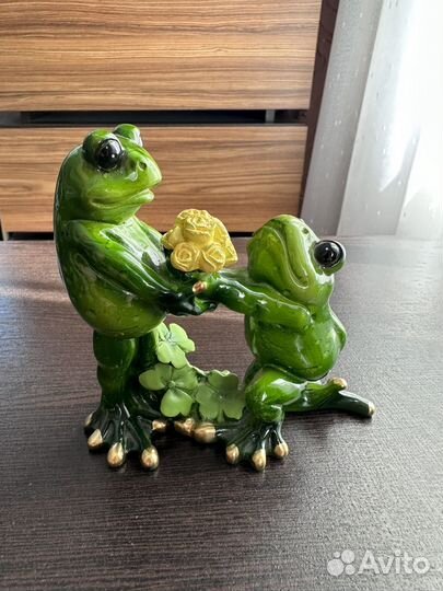 Статуэтка лягушки