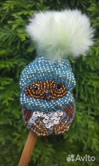 Брошь из бисера ручная работа