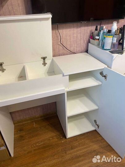 Туалетный столик с зеркалом белый