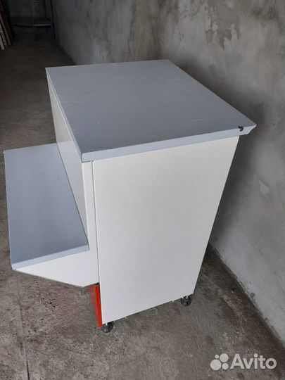 Предкассовая тумба