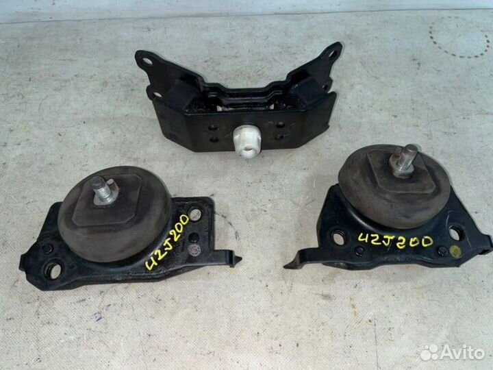 Подушки двигателя комплект передние Toyota Land