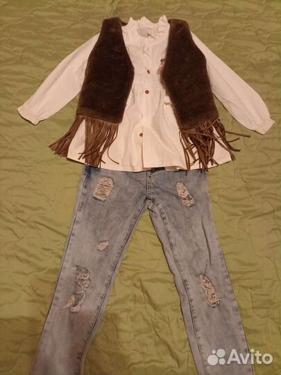 Модный лук для девочки 122-рубашка,жилет,джинсы