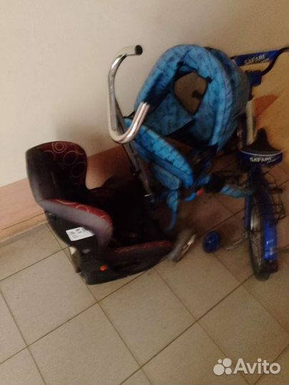 Прогулочная коляска, велосипед и кресло