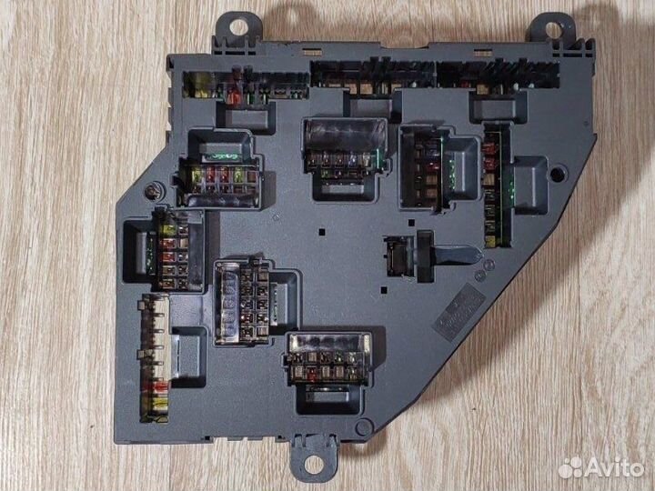 Блок предохранителей задний Bmw 5 F10 N63B44 2011