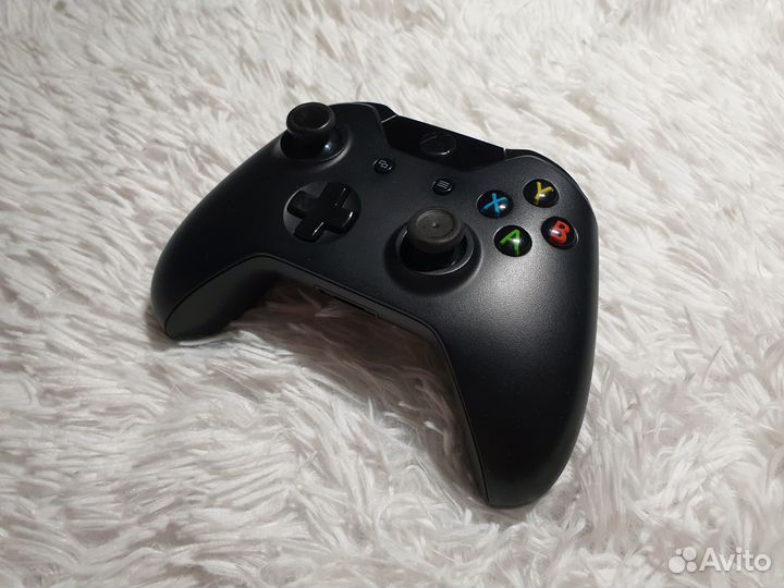 XBox One 500Gb + FC24, UFC4, MK11 и ещё куча топ и