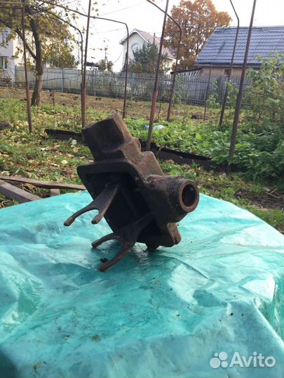 Газ-69,21 Крышка коробки передач