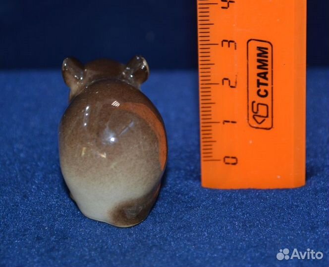 Мини. фарфоровая статуэтка- коричневая мышка. лфз