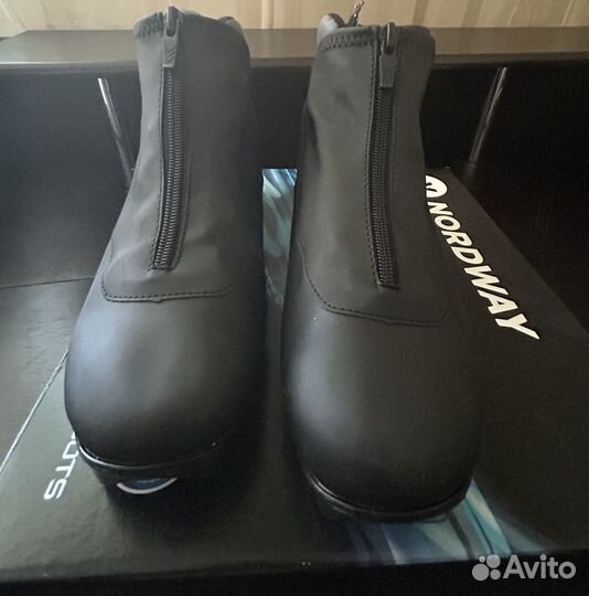 Лыжные ботинки