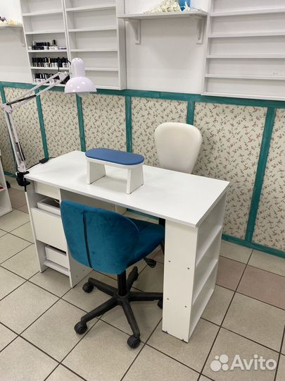 Стол и стулья