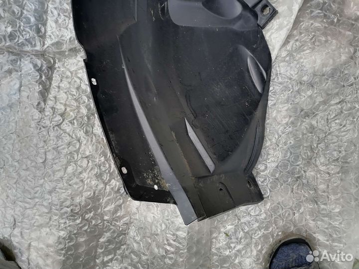 Подкрылок передний правый Renault Logan 2