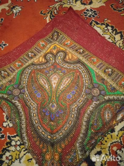 Платки женские и палантины