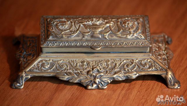 Антикварный бронзовый ларчик для колец и украшений