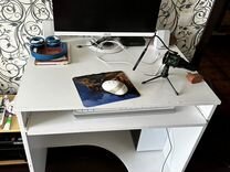 Компьютерный стол белый