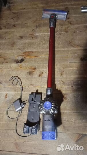 Аккумуляторный пылесос dyson DC 62