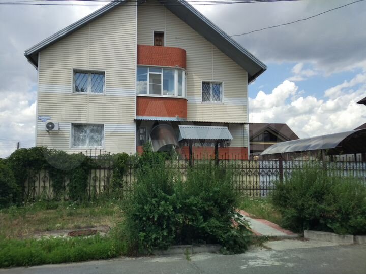 Коттедж 319 м² на участке 15 сот.