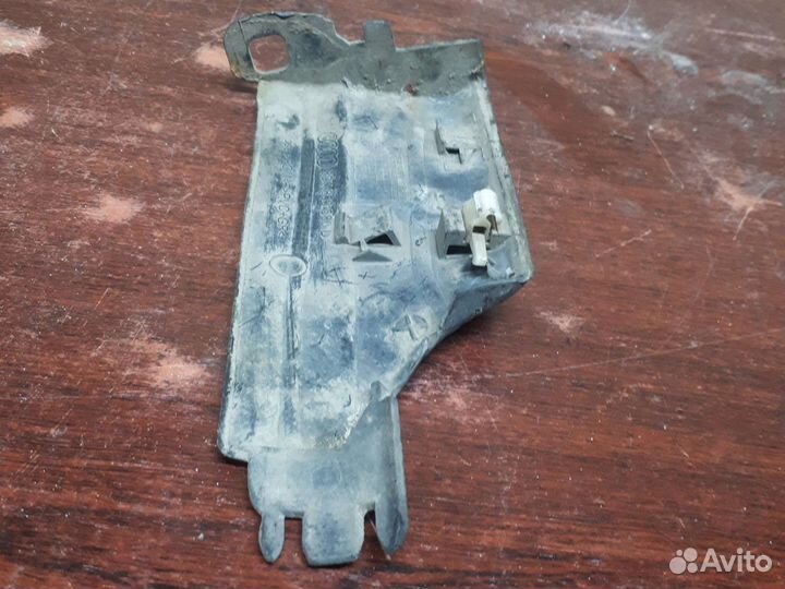 Нижний правый молдинг ауди а4 б5