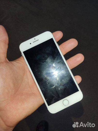 Телефон iPhone 8