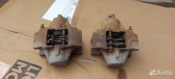 Toyota Altezza GXE10 Задний тормозной суппорт