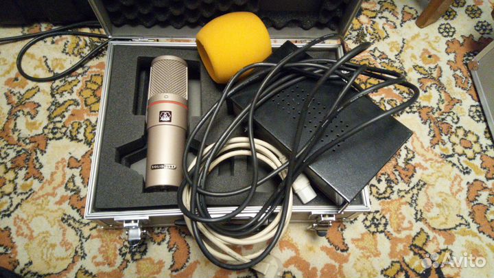 Akg Solidtube