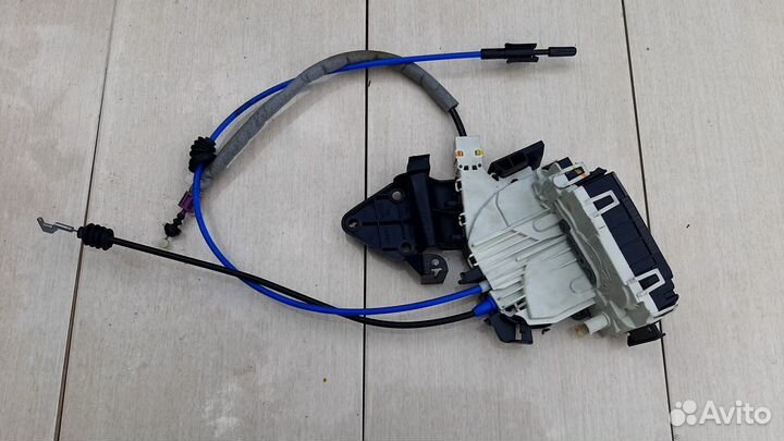 Замок двери Mercedes C-class W204