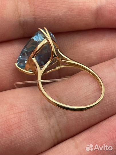 Золотое кольцо с топазом