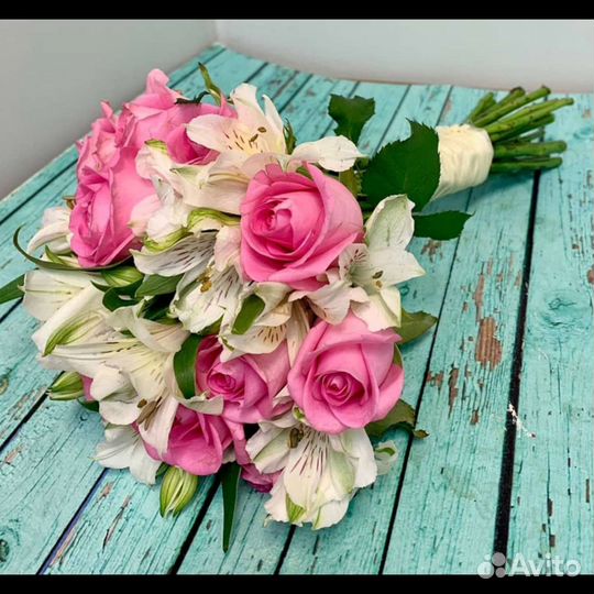 Свадебные букеты и аксессуары