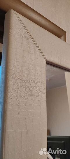 Зеркало в раме большое