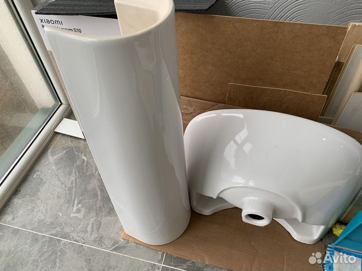 Раковина на ножке