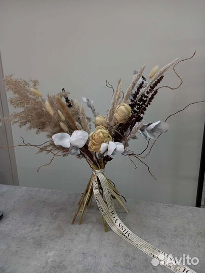 Интерьерный букет из сухоцветов с пионами / декор