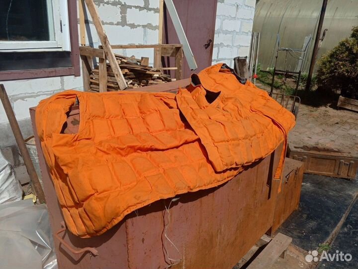 Спасательные жилеты