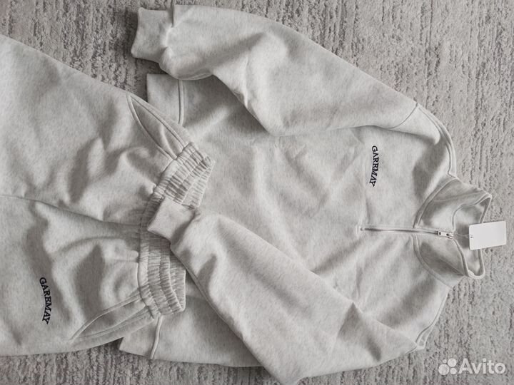 Спортивный костюм женский