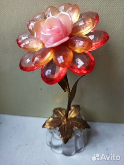 Цветы из стекла и пластика
