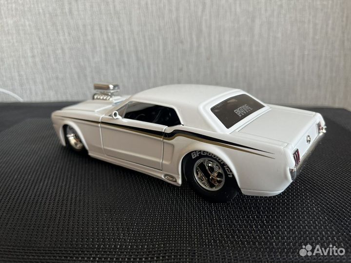Ford Mustang 1965 Jada Toys 1:24
