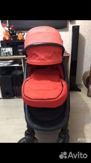 Прогулочная коляска с надувными колесами