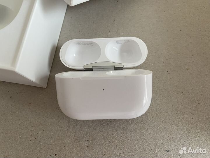 Футляр AirPods Pro 2, USB-C или Lightning