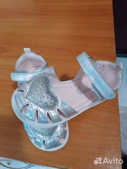 Босоножки для девочки 25