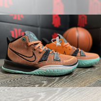 Баскетболь�ные кроссовки Nike Kyrie 7