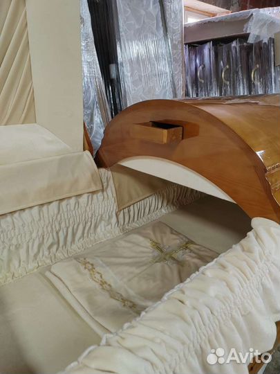 Венки, гробы, кресты.Собственное производство